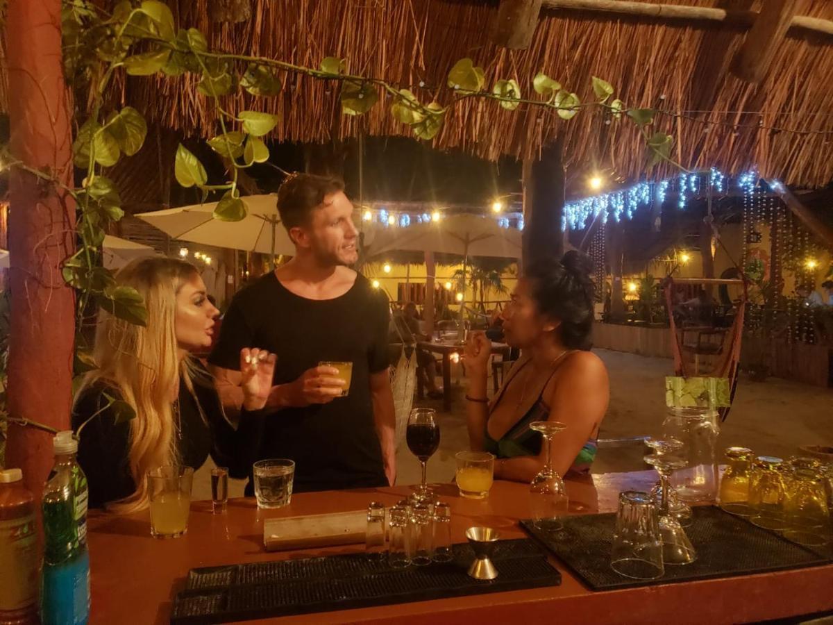 The All Inclusive Hostel - Food, Drinks And Transportation To The Beach And Cenotes Тулум Екстериор снимка