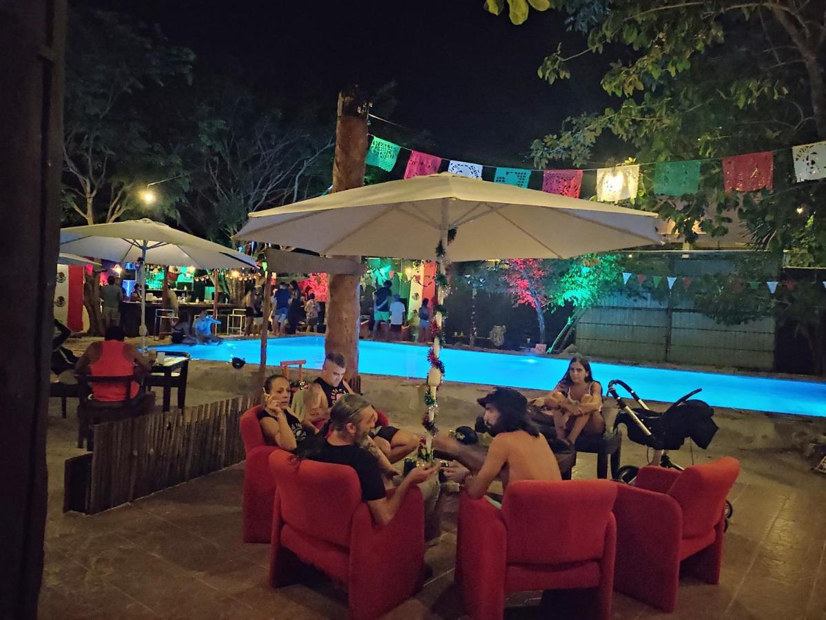 The All Inclusive Hostel - Food, Drinks And Transportation To The Beach And Cenotes Тулум Екстериор снимка