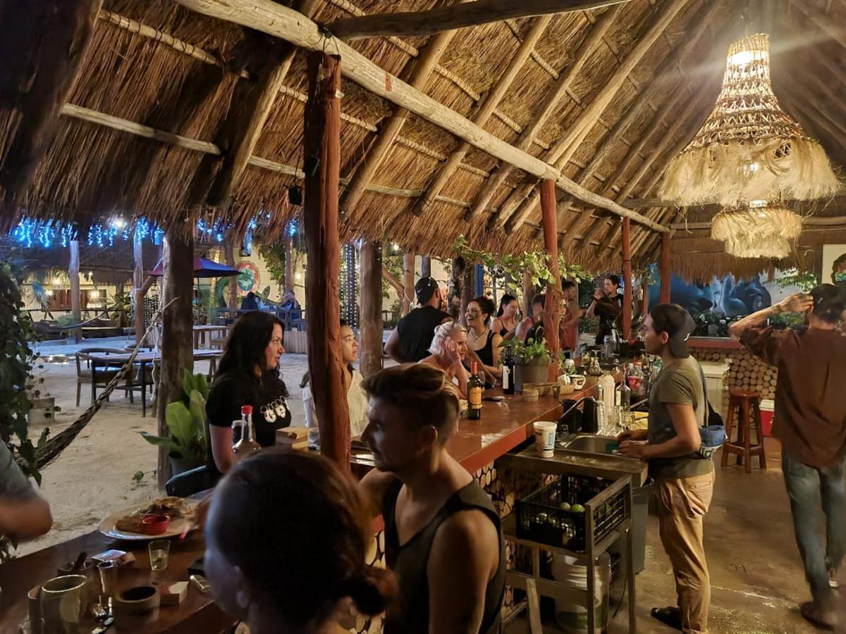 The All Inclusive Hostel - Food, Drinks And Transportation To The Beach And Cenotes Тулум Екстериор снимка