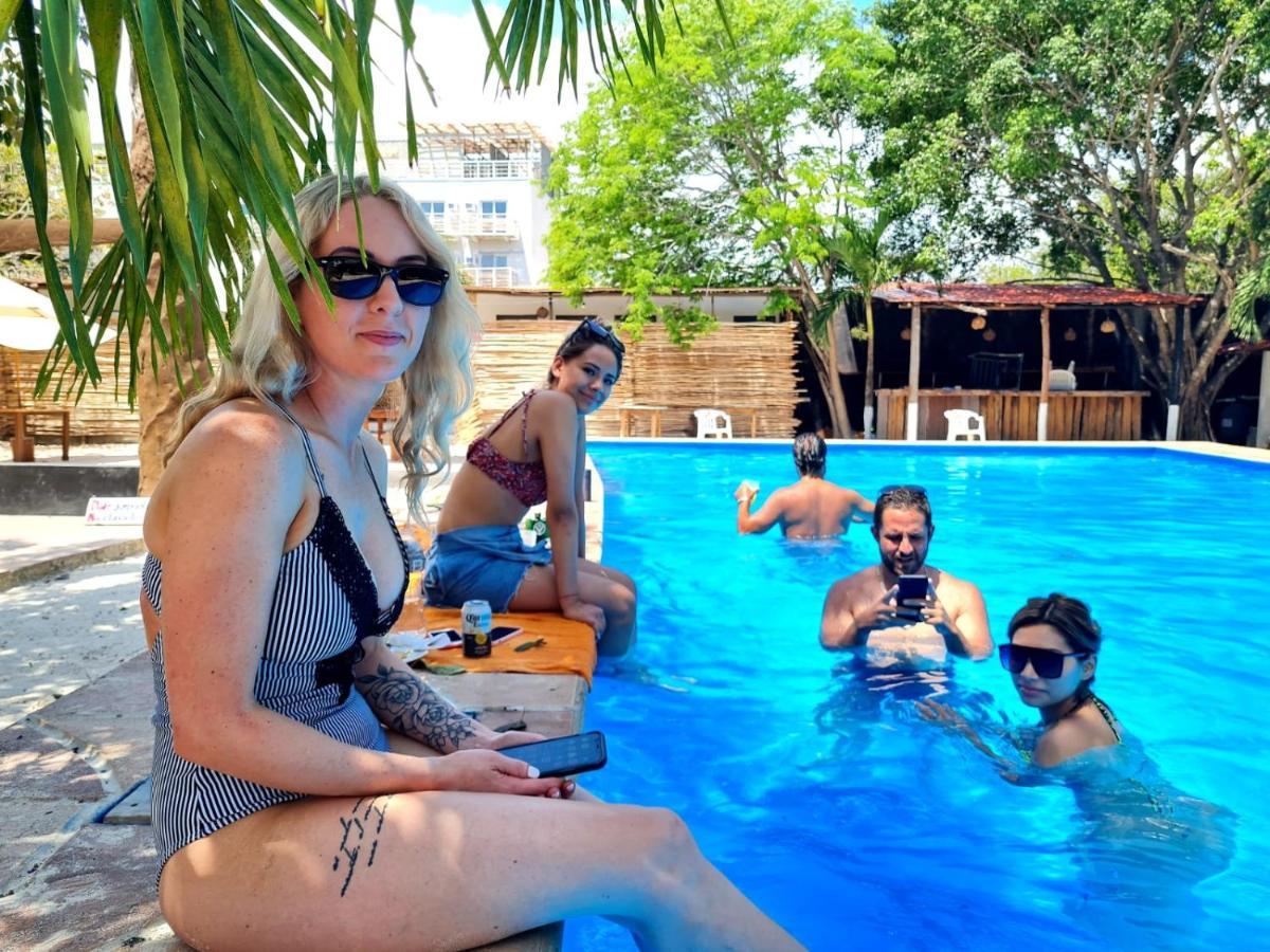 The All Inclusive Hostel - Food, Drinks And Transportation To The Beach And Cenotes Тулум Екстериор снимка