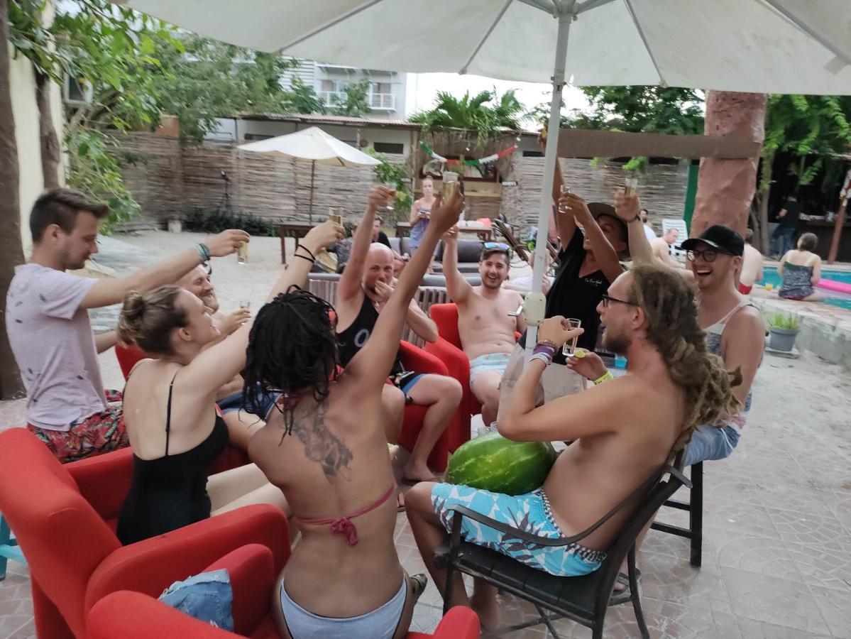 The All Inclusive Hostel - Food, Drinks And Transportation To The Beach And Cenotes Тулум Екстериор снимка