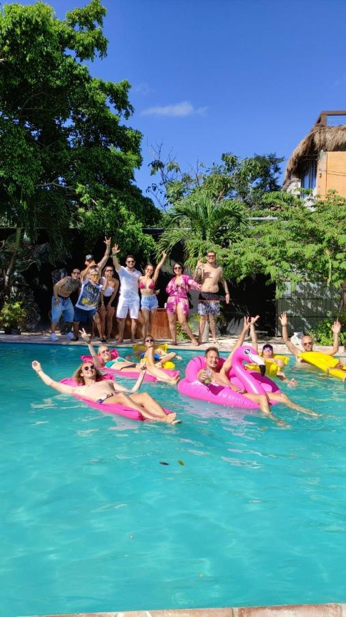 The All Inclusive Hostel - Food, Drinks And Transportation To The Beach And Cenotes Тулум Екстериор снимка