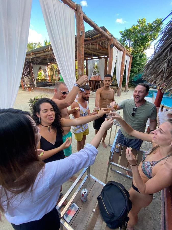 The All Inclusive Hostel - Food, Drinks And Transportation To The Beach And Cenotes Тулум Екстериор снимка