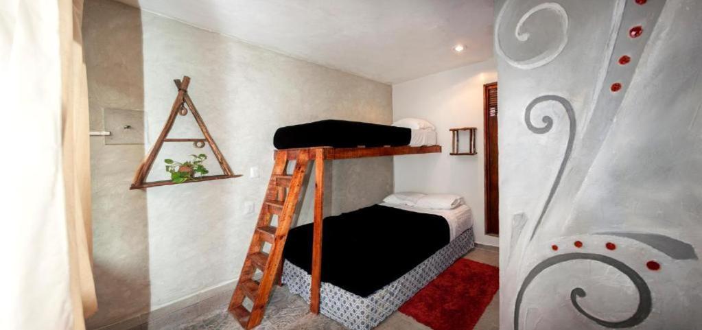 The All Inclusive Hostel - Food, Drinks And Transportation To The Beach And Cenotes Тулум Стая снимка