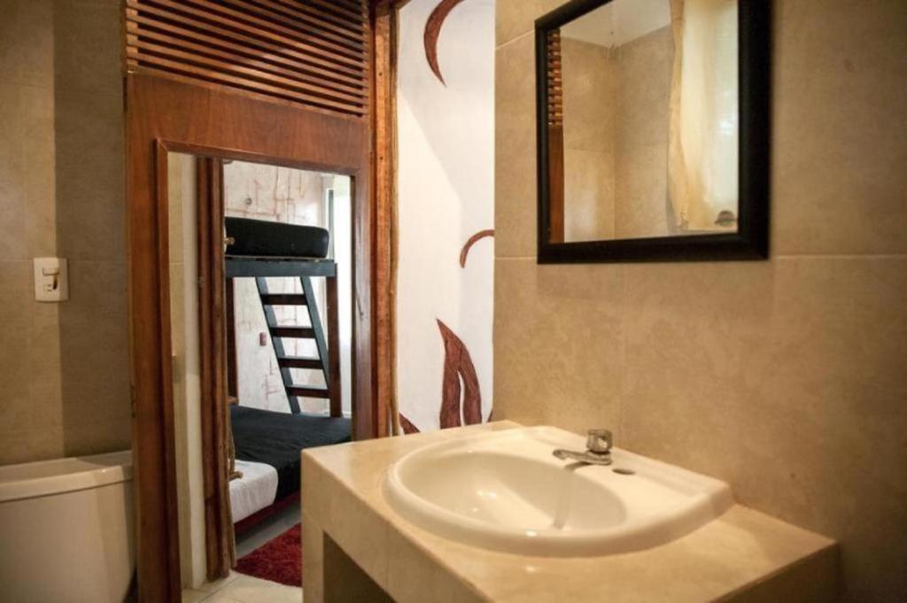 The All Inclusive Hostel - Food, Drinks And Transportation To The Beach And Cenotes Тулум Екстериор снимка