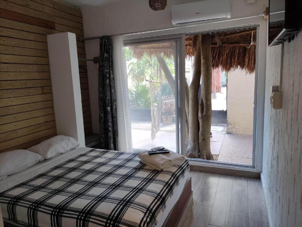 The All Inclusive Hostel - Food, Drinks And Transportation To The Beach And Cenotes Тулум Екстериор снимка